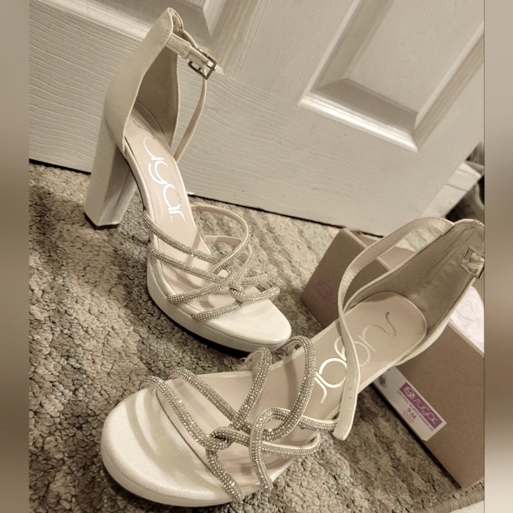 SUGAR White/Silver Cushioned Rhinestone Open Toe Block Heel size 9 NWT
